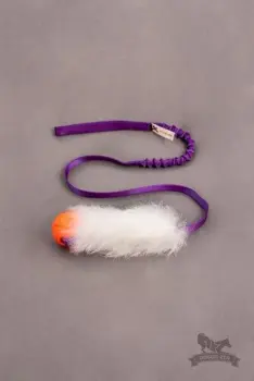 Doggie-Zen trækkelegetøj med fårepels og Chuckit bold