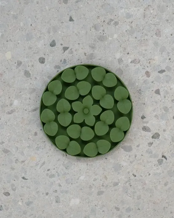 Flower Snuffle Mat | Slikke/snusemåtte i silikone i mørk grøn hos shopdogsrus.dk