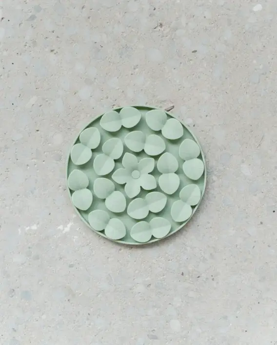 Flower Snuffle Mat | Slikke/snusemåtte i silikone i lys grøn hos shopdogsrus.dk