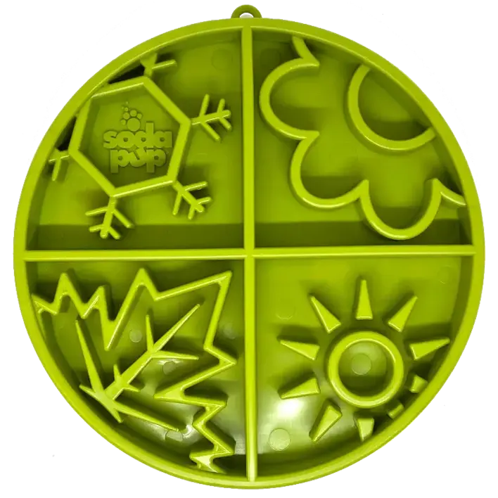 Grøn SodaPup Slowfeeder Four Seasons med tydeligt logo og årstidsmotive