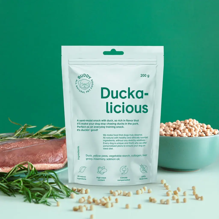 Buddy Duckalicious med lækre ingredienser hos shopdogsrus.dk
