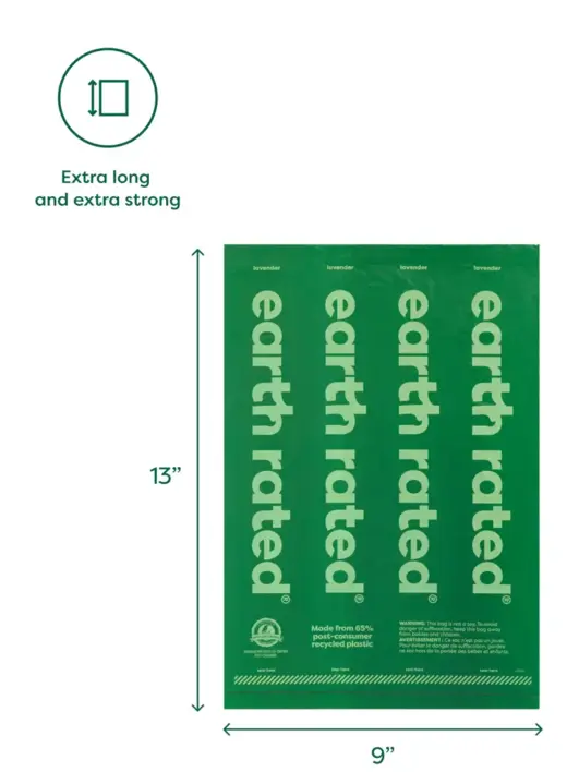 Produktbillede af en grøn affaldspose med teksten "earth rated" og "lavender" trykt gentagne gange. Dimensionerne 13" x 9" er angivet for størrelsen af posen, og yderligere oplysninger om dens styrke og længde er markeret. Shopdogsrus.dk