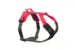 Nærbillede af den pink Non-stop Dogwear Ramble Harness. Billedet fremhæver de justerbare stropper og komfortable polstring, der sikrer en god pasform og optimal komfort for hunden under gåturen.