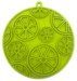 Frilagt billede af grøn citrus-design slikkemåtte fra SodaPup med ophængsøje og sugekopper – perfekt til fodringsaktiviteter.